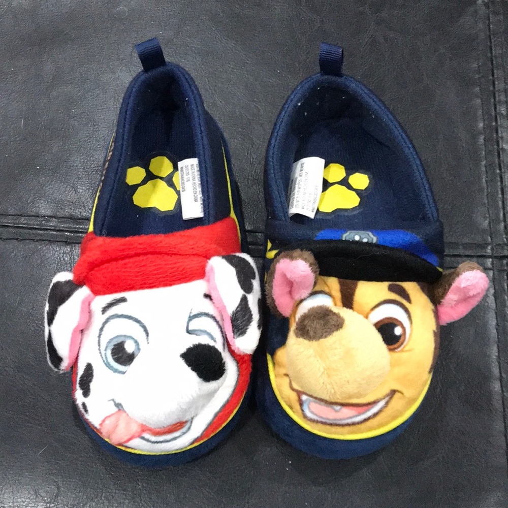 Boys size M (7/8) Paw Patrol Slippers